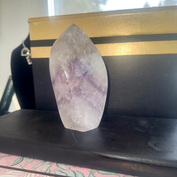 Premier Brazilian Smokey Amethyst Flame 6.5″ Tall – 36.7 oz - Picture 4 of 5